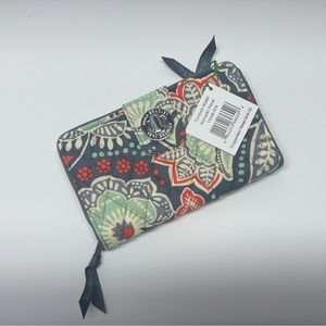 Vera Bradley Turnlock Wallet.  Nomadic Floral. NWT